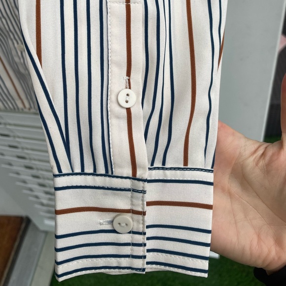 NWOT Monk and Lou blouse - Picture 3 of 6